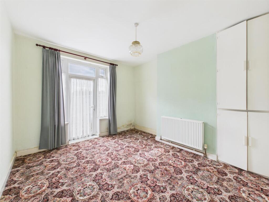 Dining room: