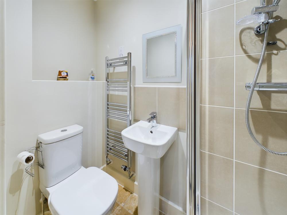 En-Suite To Master Bedroom