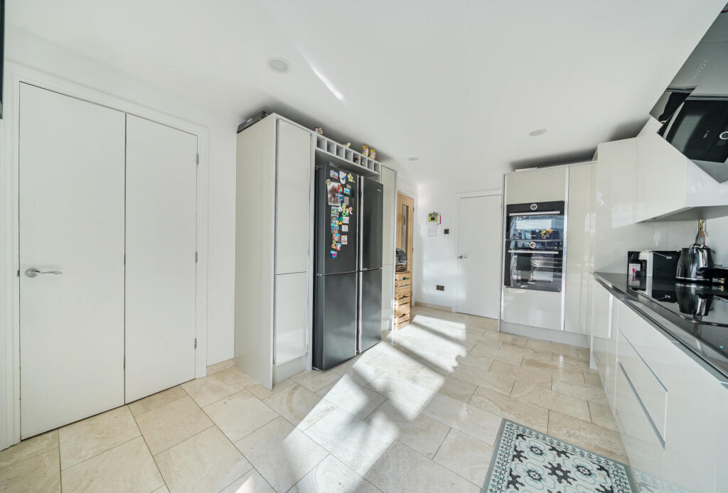 1373159-15-68ff51...