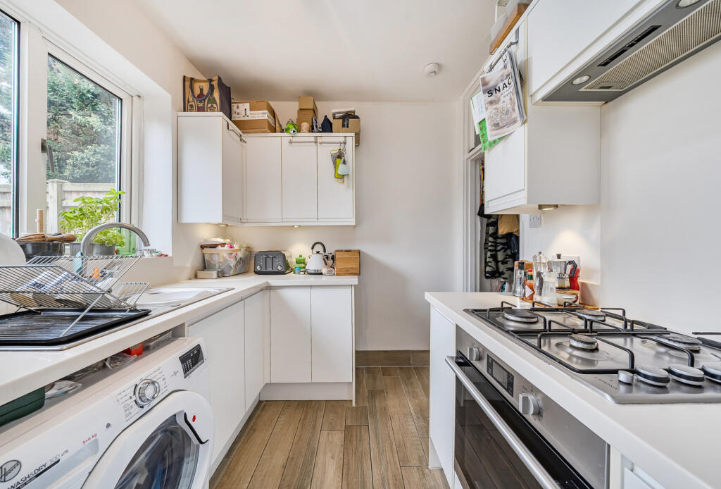 1365989-6-68f0beb...