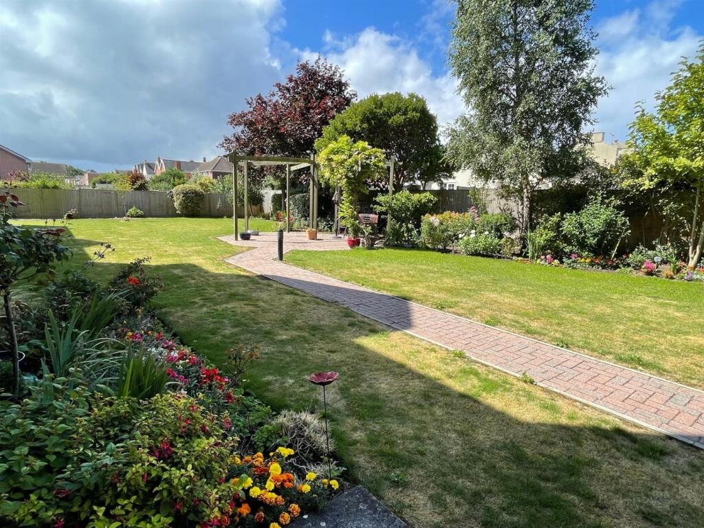 Communal Gardens.jpg