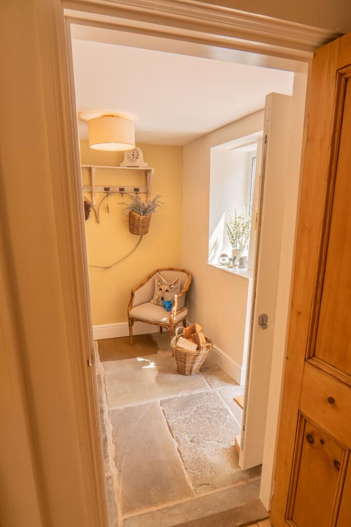 Entrance hall, Laundry and bathroom