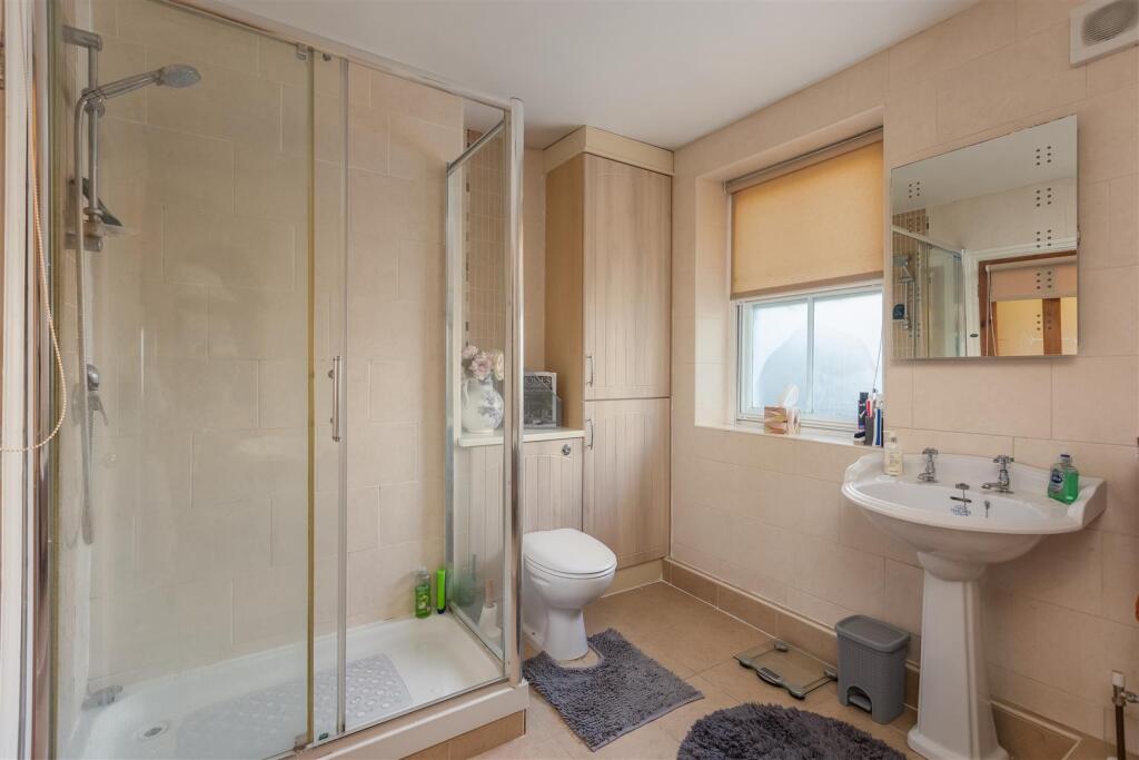 Eastgate 51 Bathroom-2.jpg