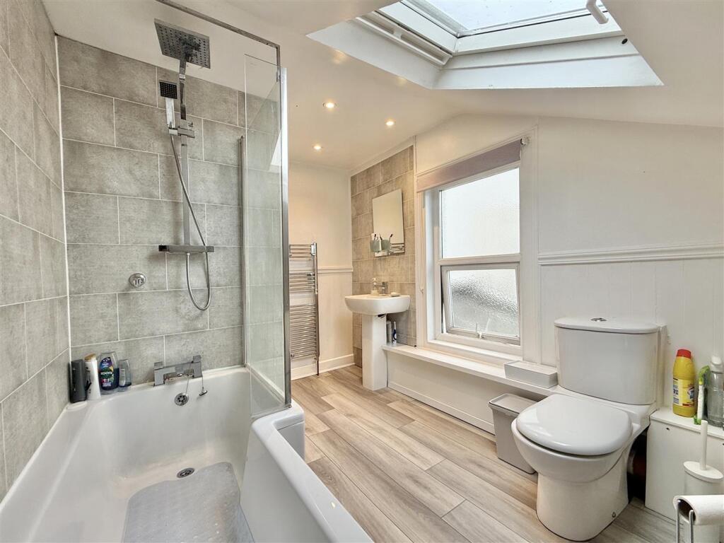 Family Bathroom.jpeg