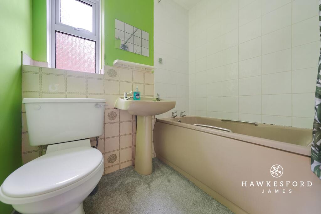 Whimbrel Close, Sittingbourne - Bathroom