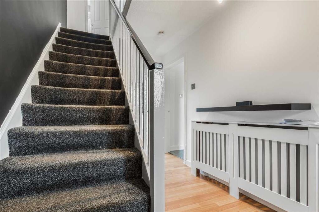 Entrance Hallway (2)