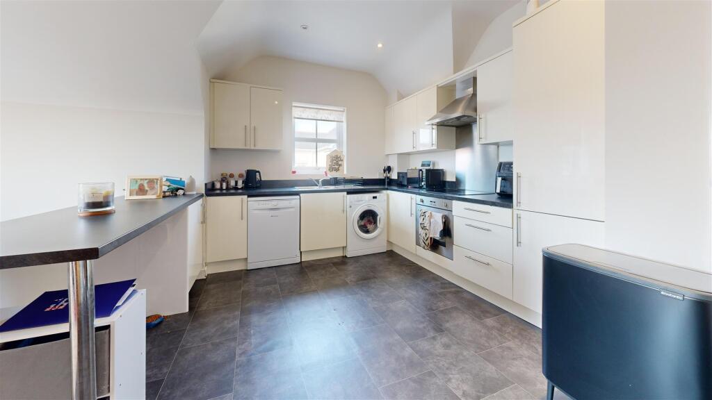 9-Bankes-Court-Gentian-Way-Kitchen.jpg
