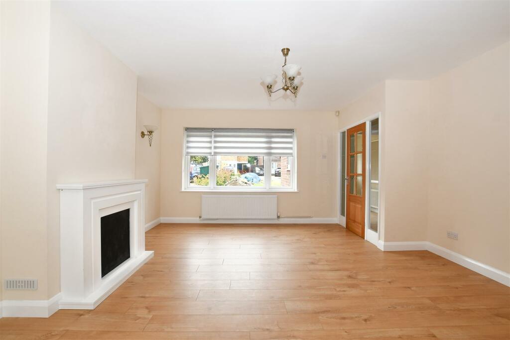 Living Room .jpg