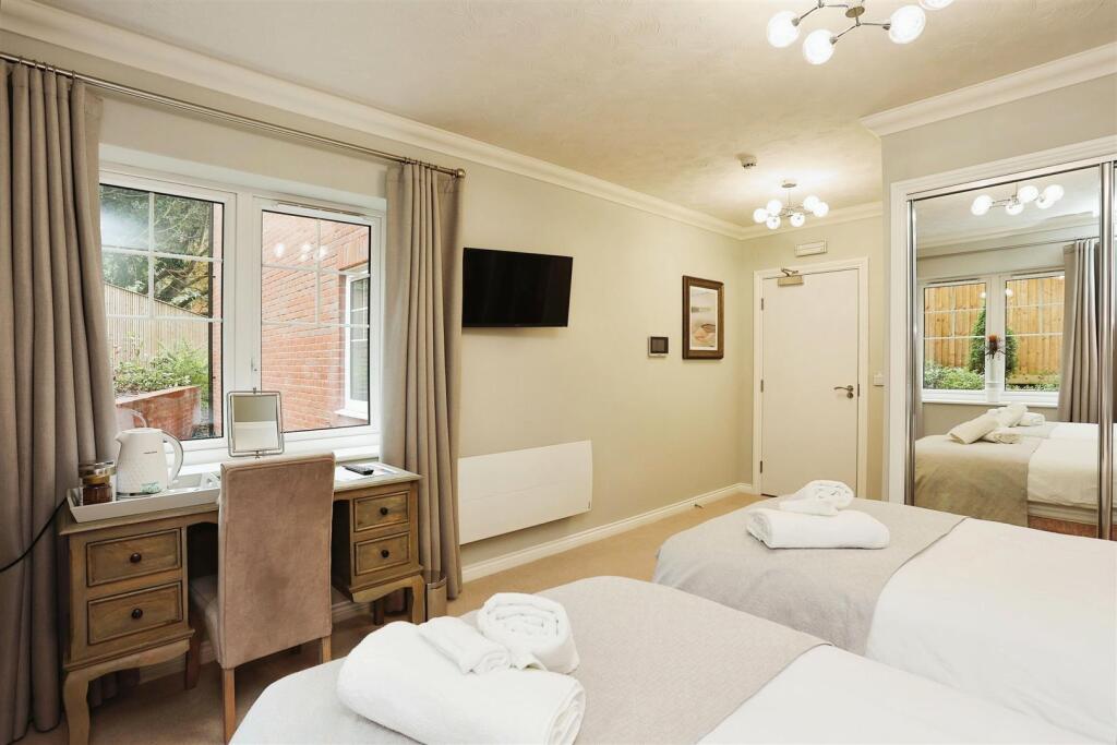 Owners Guest Suite (2).jpg