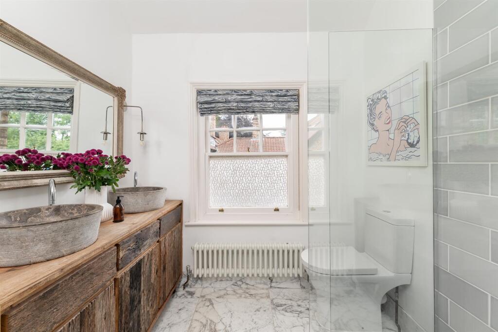 FAMILY BATHROOM