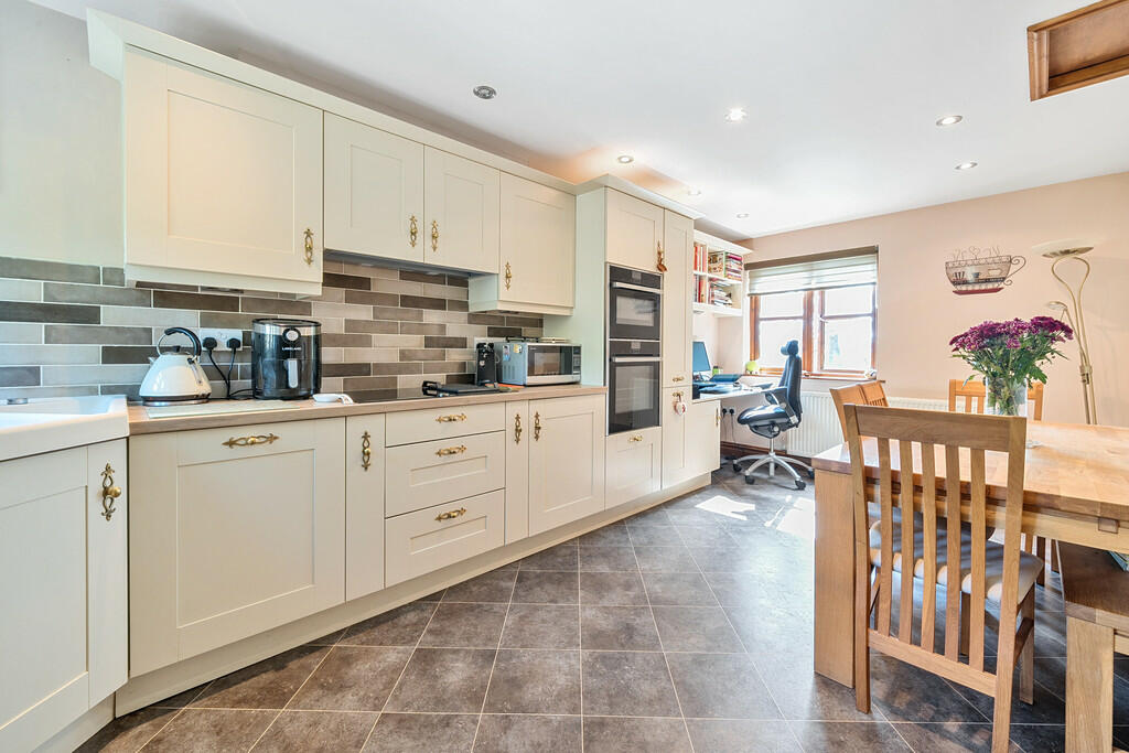 Dining Kitchen	