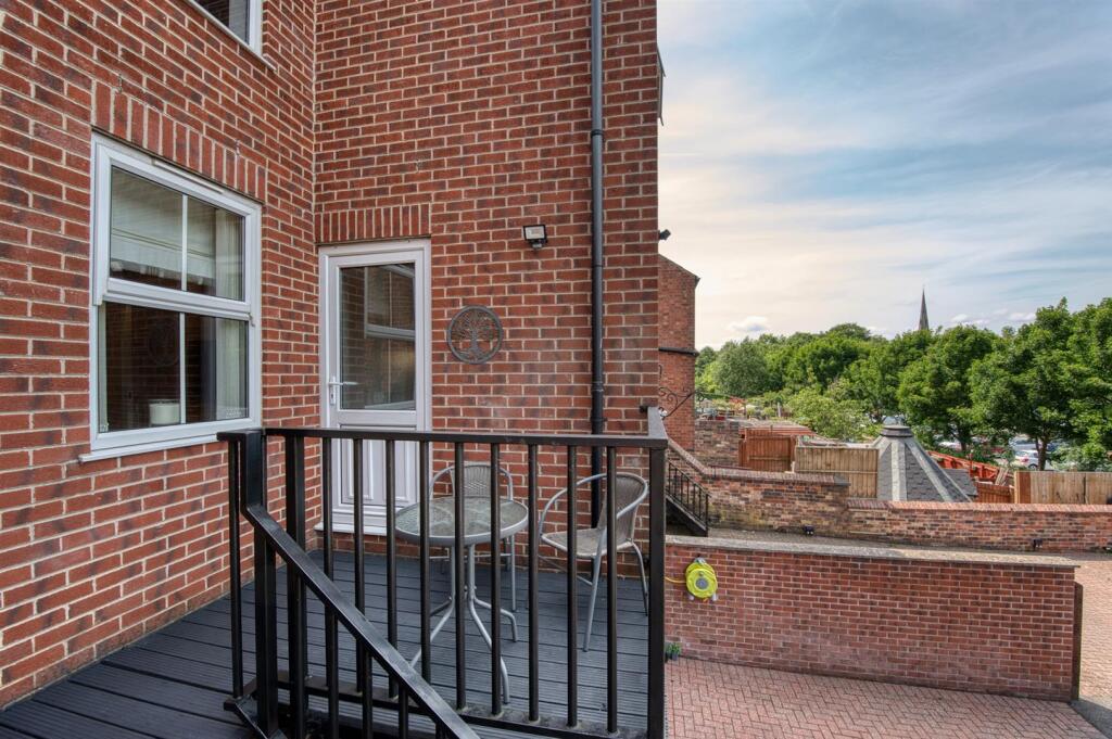 Balcony seating area.jpg