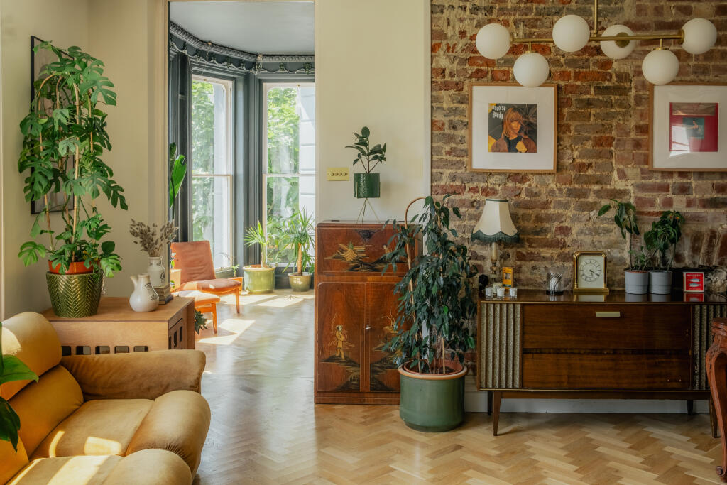 CROFT-ELPHINSTONE-HASTINGS-INTERIOR-HR-36*