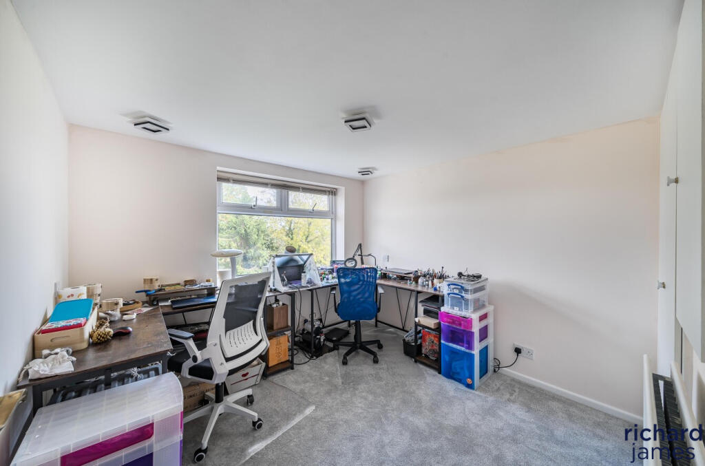 5cc570f4bdd54fd892e307b93303e857