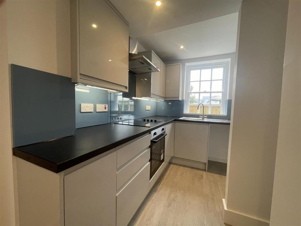 KITCHEN 2.jpg