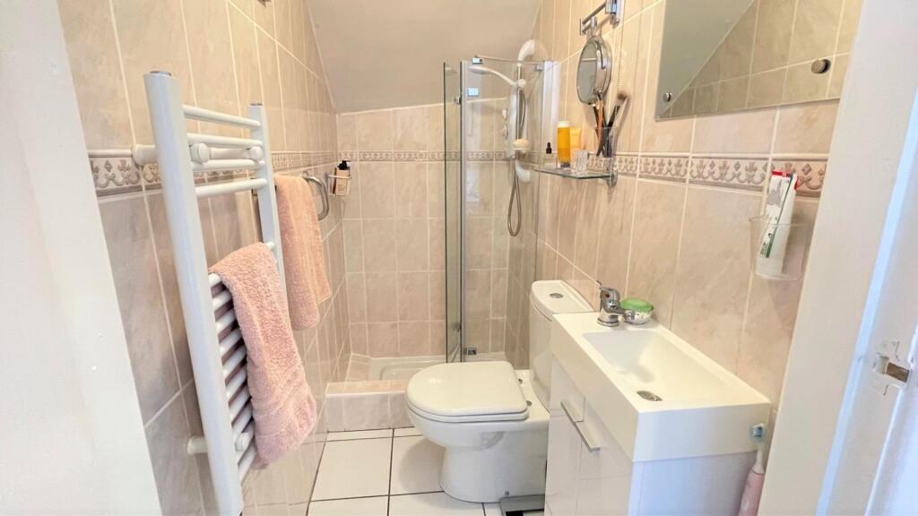 TILED 3 PIECE SHOWER ROOM EN-SUITE