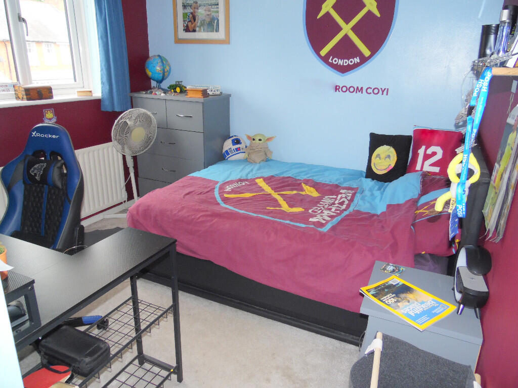 BEDROOM 2