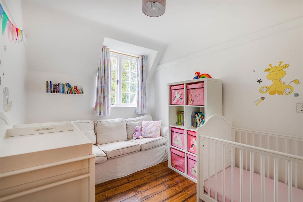 Norton Way South 357-9.jpg