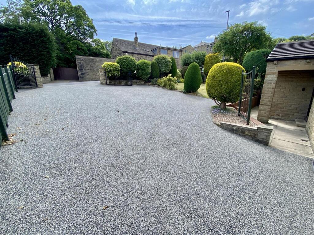 Bramleys Estate Agents - Hopton Lane - Mirfield (2
