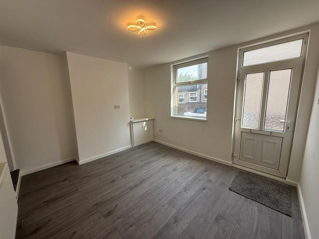 124 livingroom.jpeg