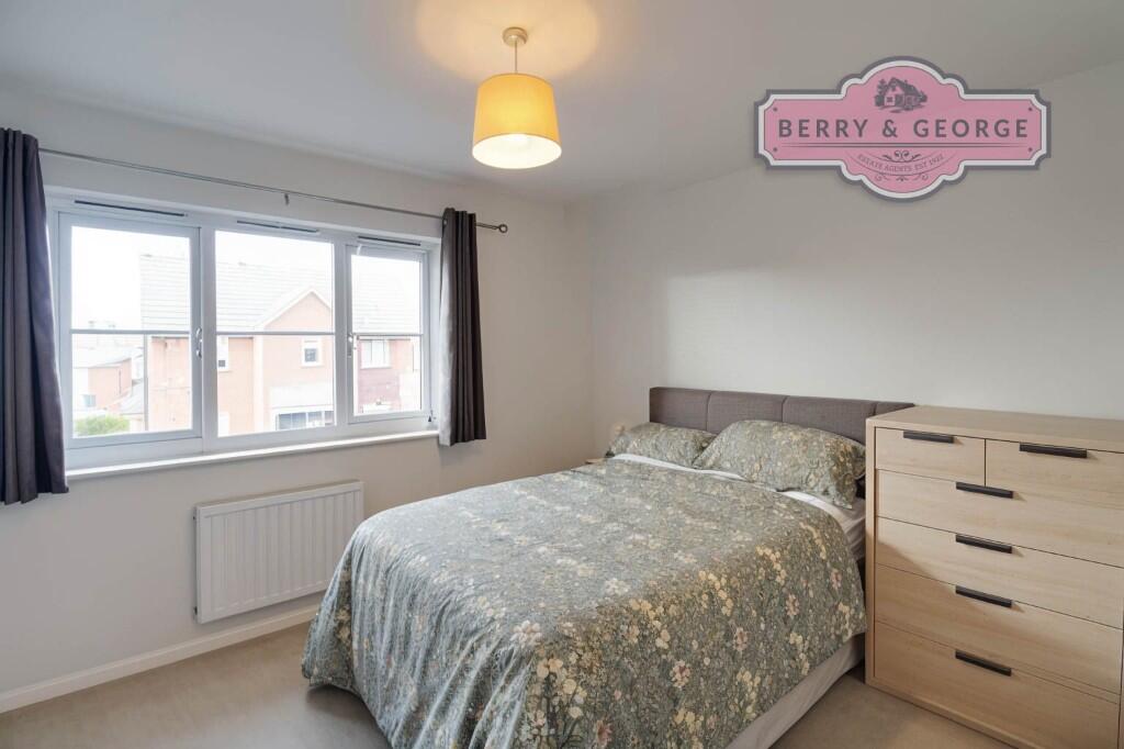 MAIN BEDROOM