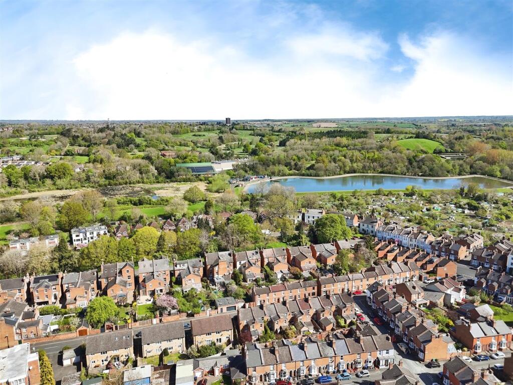 4524d548--479B-BCAA-C7668A42A667-31899-00000E70E0E