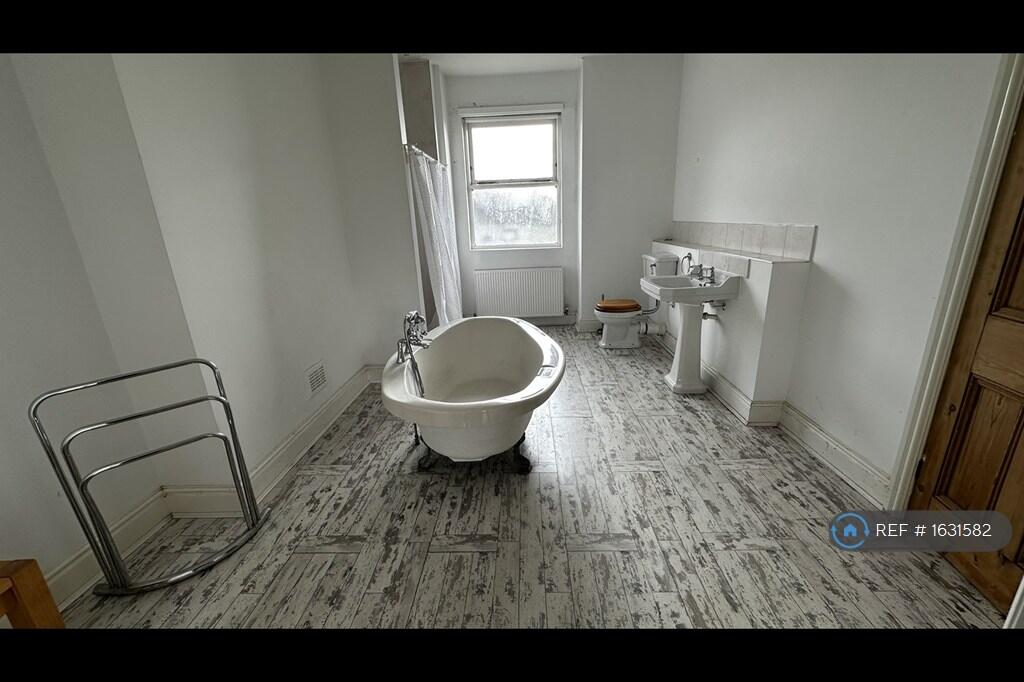 Bedroom 1 Open To En Suite Bathroom 