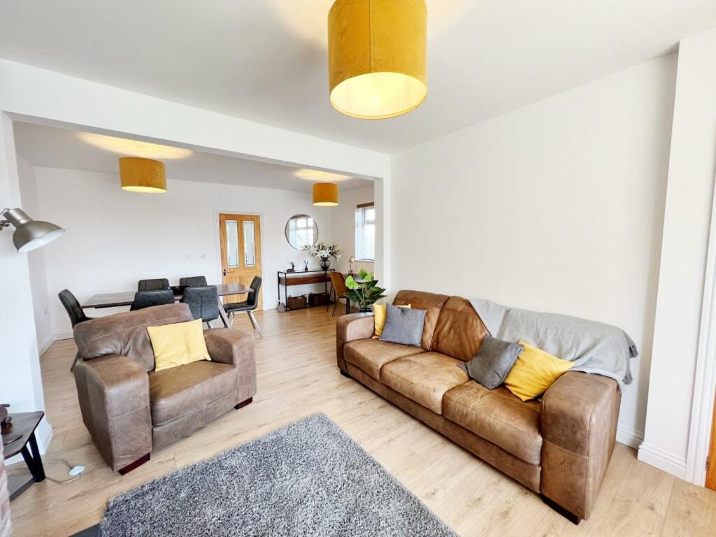 Lounge 2.jpg