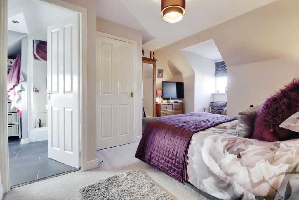 bedroom one/en-suite