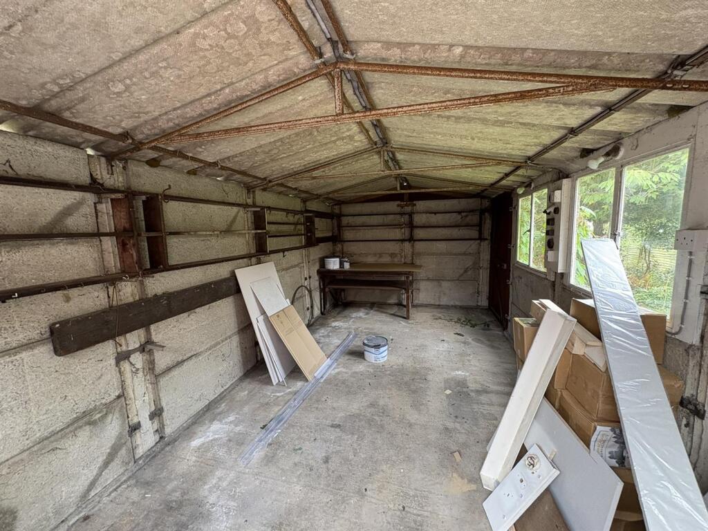 Garage/Workshop