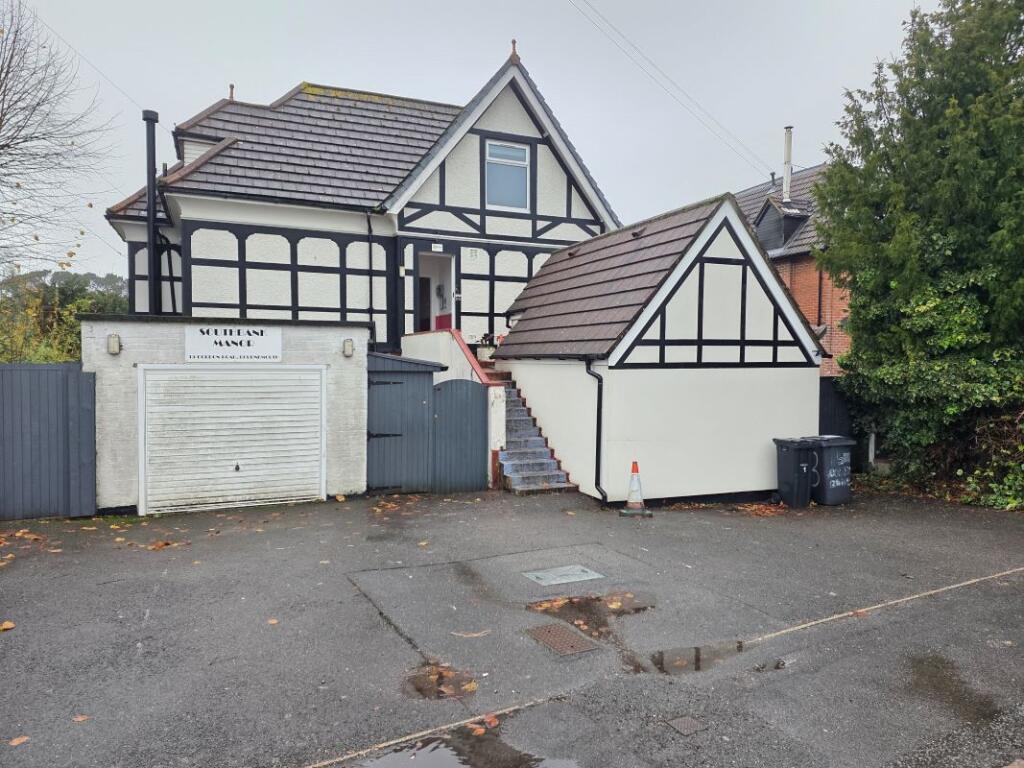 15 Gordon Road, Bournemouth, BH1 4DW