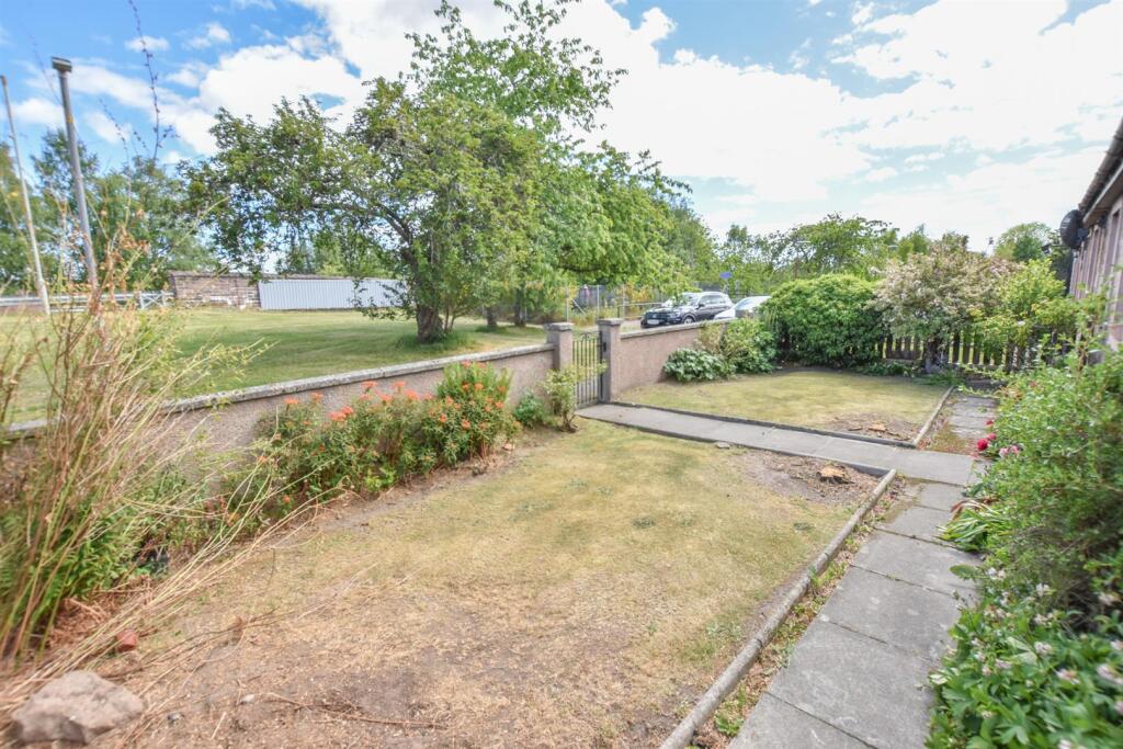 FRONT GARDEN-2 EDIT.jpg