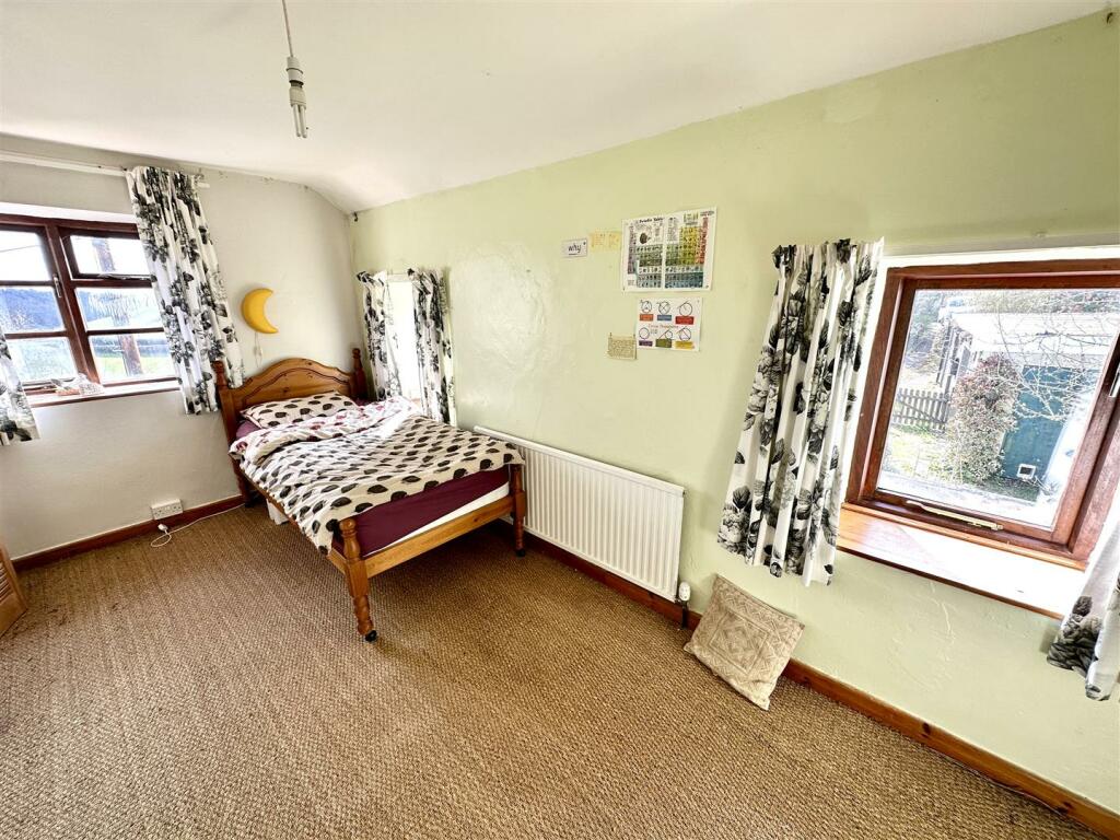 BEDROOM 2