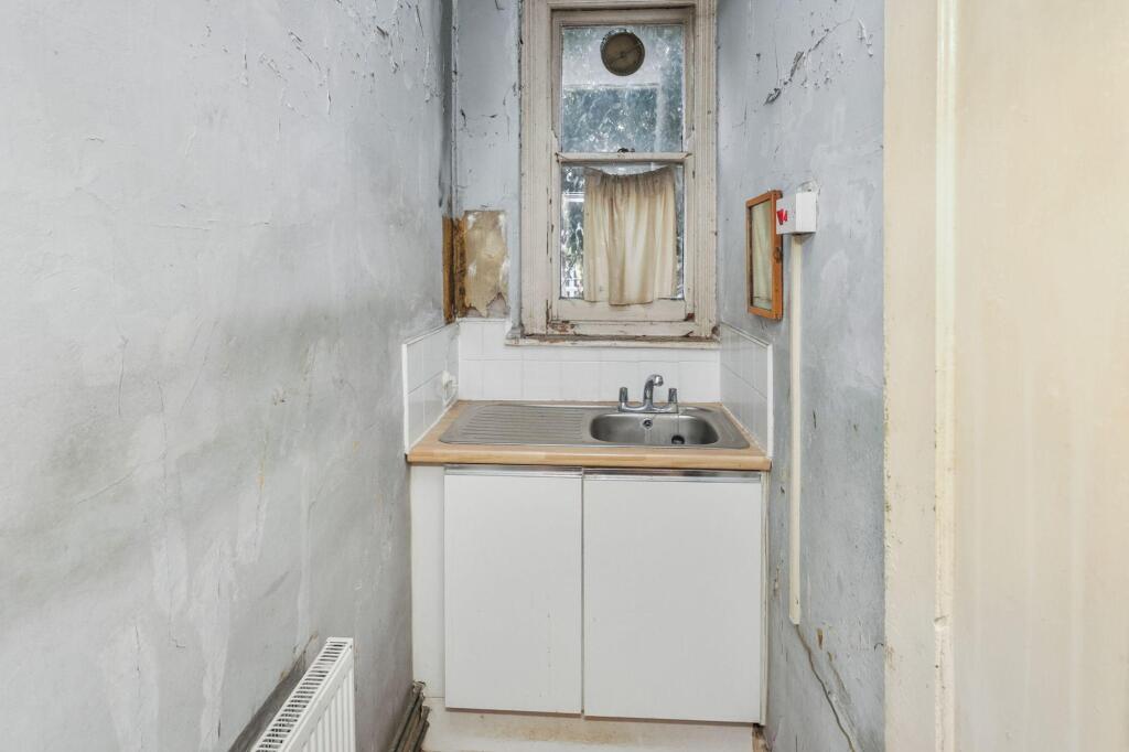 60 Delaware Mansions, Delaware Road, Maida Vale, London, W9 2LJ