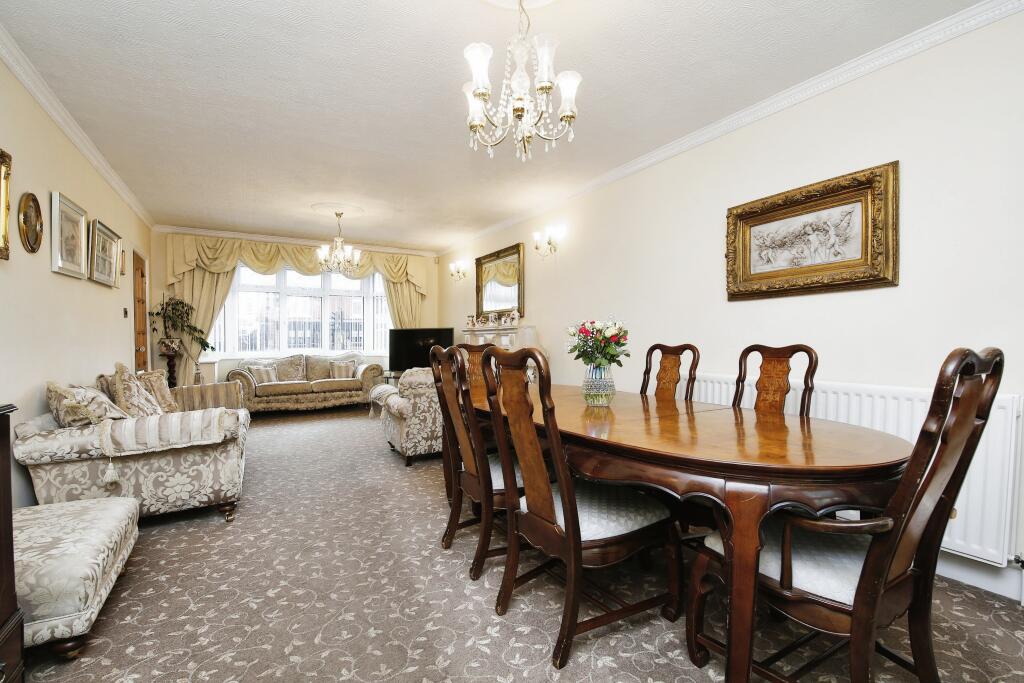 Lounge/Dining Room