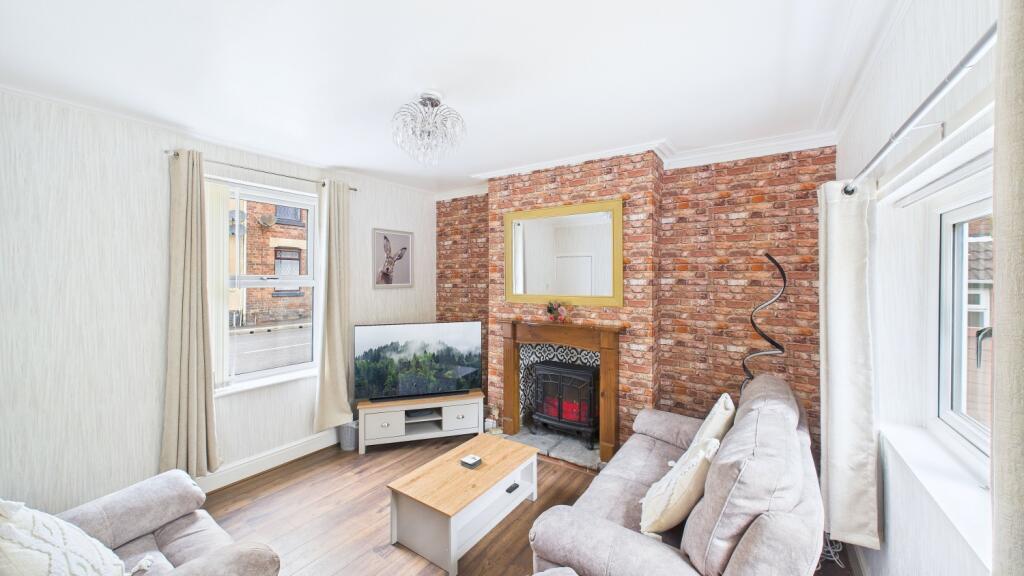 CAM03669G0-PR0037-STILL002