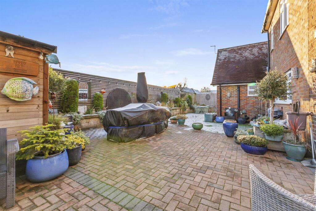 Orchard House, Pond Approach, HP15 6RH-10.jpg