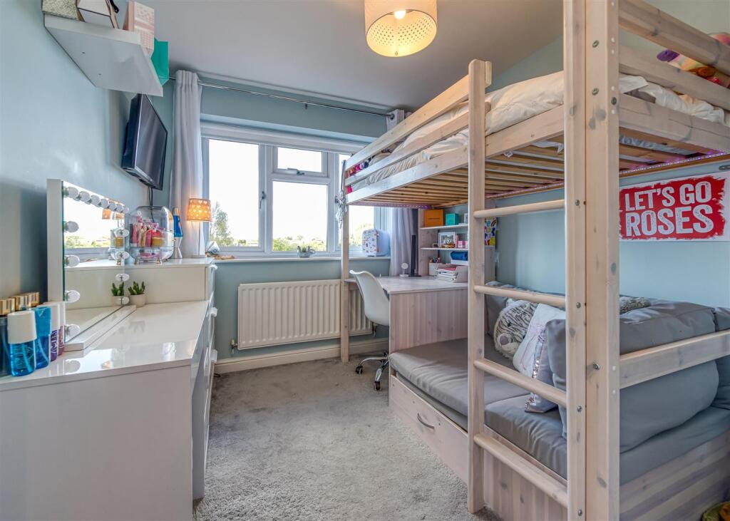 49 Penleigh Gardens-Bedroom 3.jpg