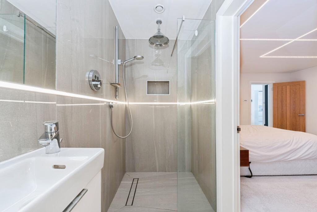 Ensuite