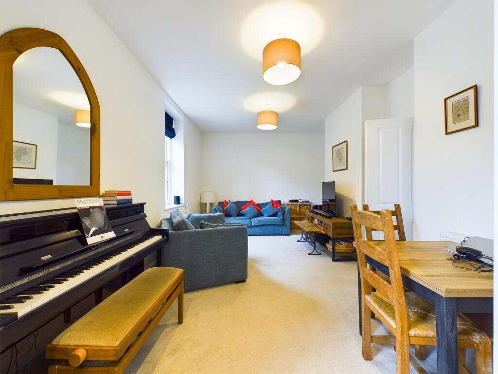 CAM03624G0-PR0103-STILL005