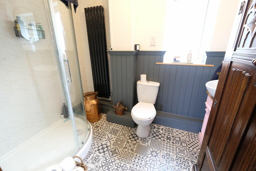 SHOWER ROOM