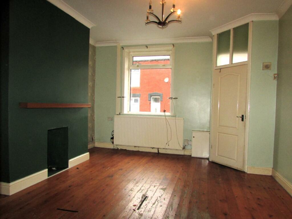 WakefieldSt30lnge2.JPG