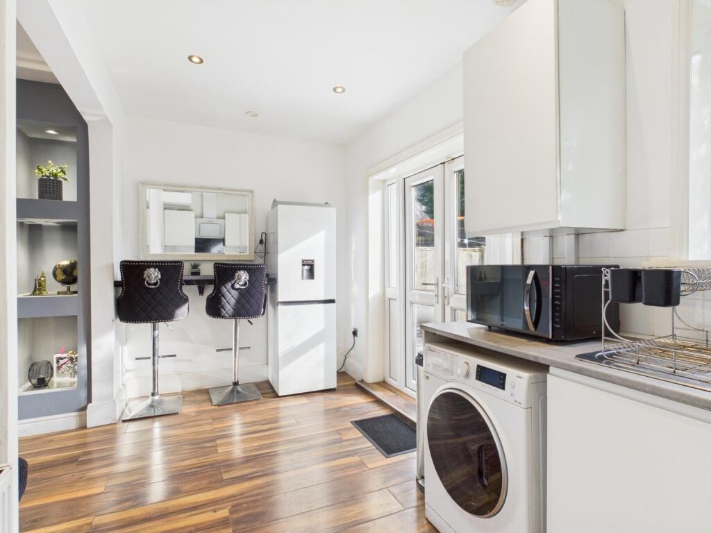 CAM04634G0-PR0025-STILL008