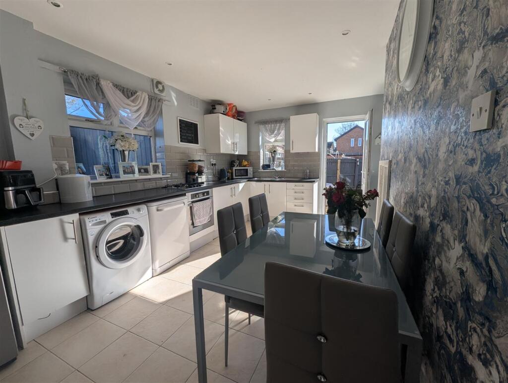 Kitchen/Dining
