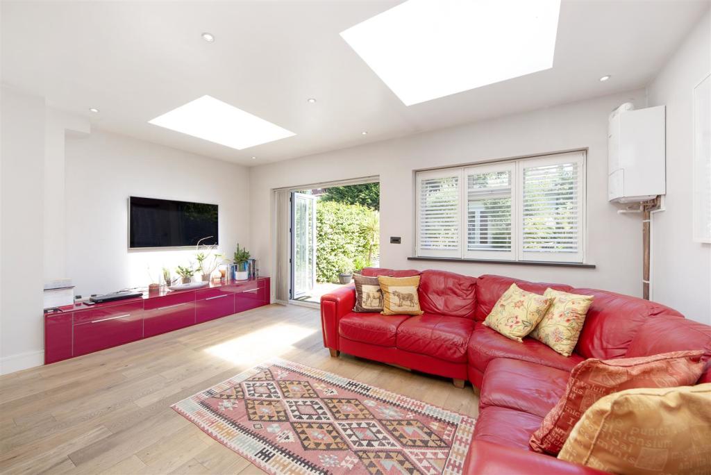 Spacious Open Plan Kitchen/Dining/Family Room