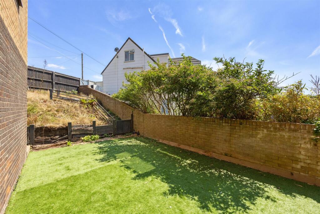 Brighton Road, Pebble View, 2-018.jpg