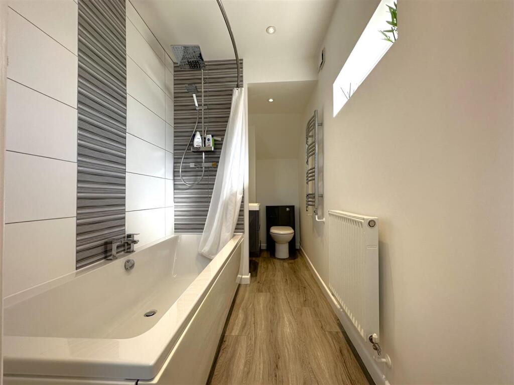 Ground Floor Bathroom 874