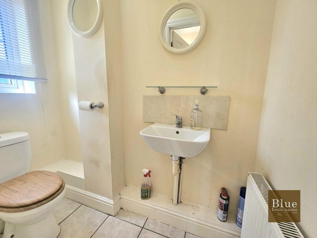 Downstairs Toilet 