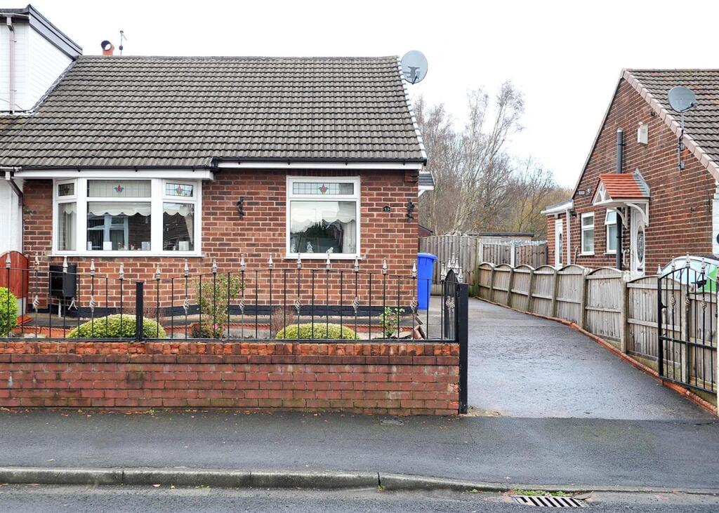 33 Sunningdale Drive M44 6NJ