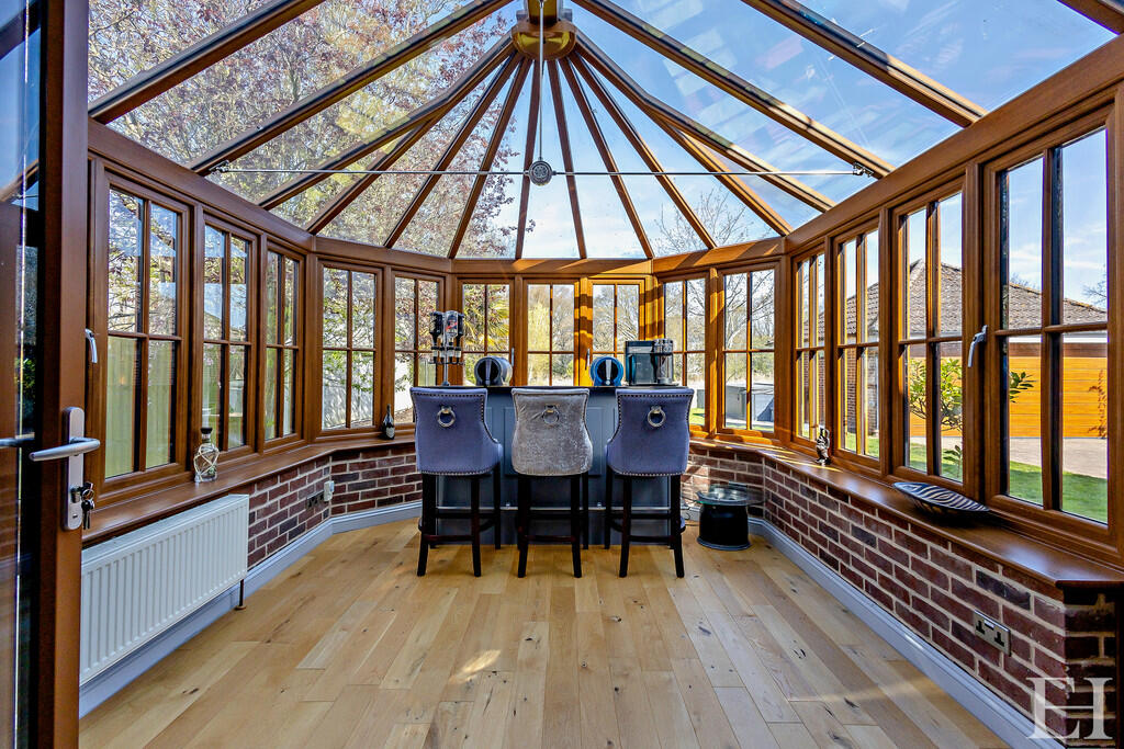 8643451-interiorW...